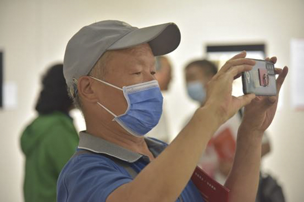 “时代光影•致敬母亲”影像巡展在北京开幕